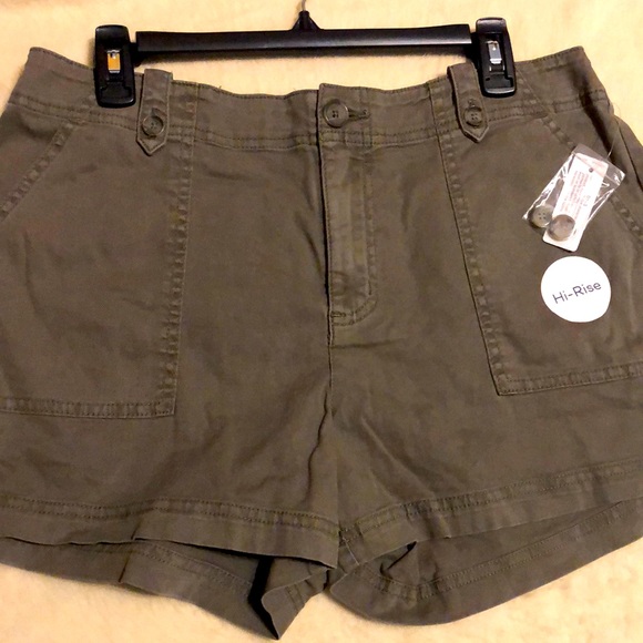 Women’s Shorts - Picture 1 of 4
